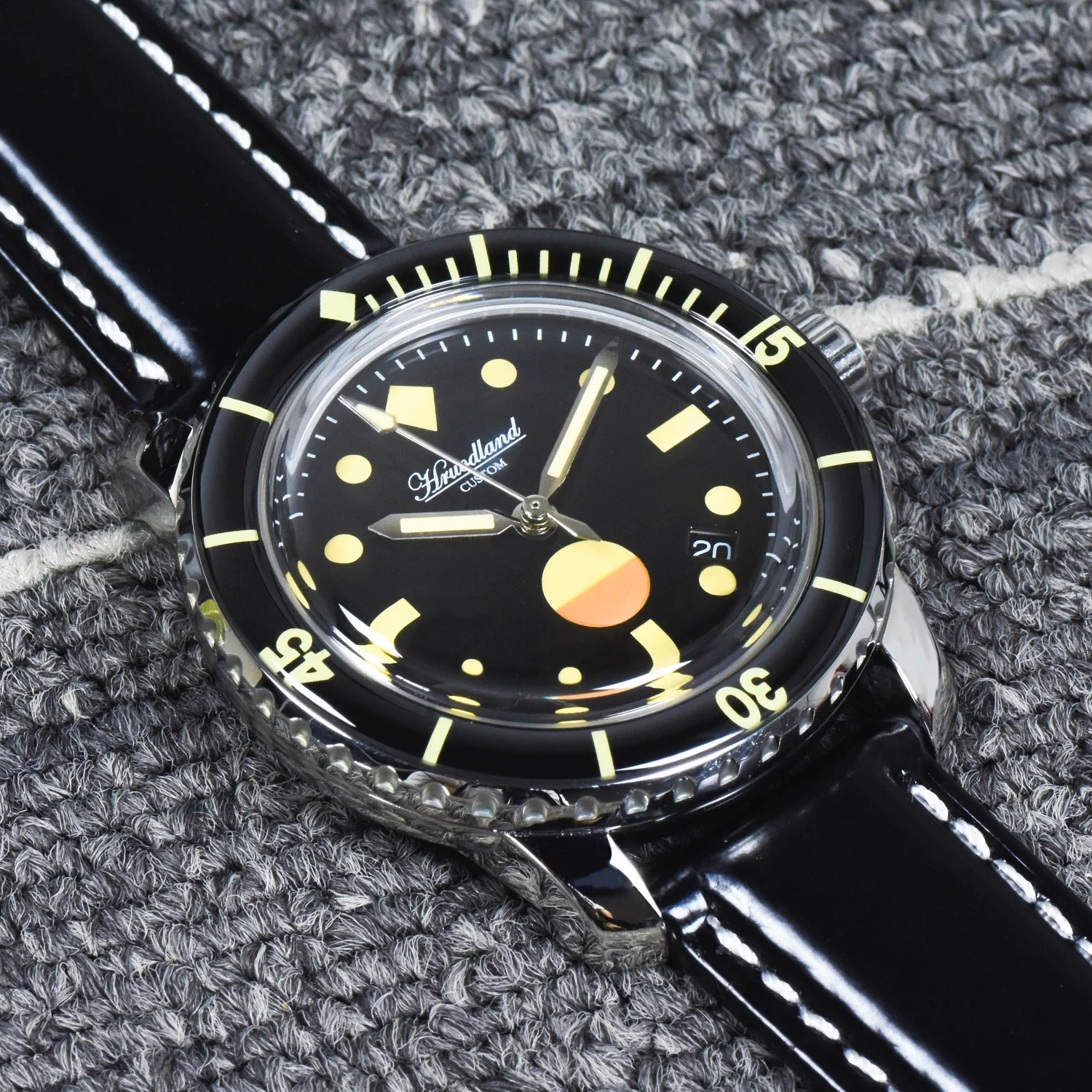 Hruodland Retro Automatic Dress Men Watches SW200 PT500 Mov't Sapphire Glass Classic Stainless Steel Fiftyfathoms Watch for Men
Hruodland Retro Automatic Dress Men Watches SW200 PT500 Mov't Sapphire Glass Classic Stainless Steel Fiftyfathoms Watch for Men