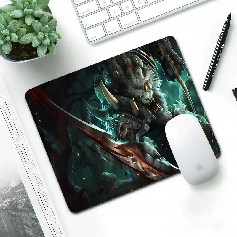 Luxury League Of Legends lovely wear-resisting small 22x18cm office leisure edge anti slip washable laptop game mouse pad
Luxury League Of Legends lovely wear-resisting small 22x18cm office leisure edge anti slip washable laptop game mouse pad