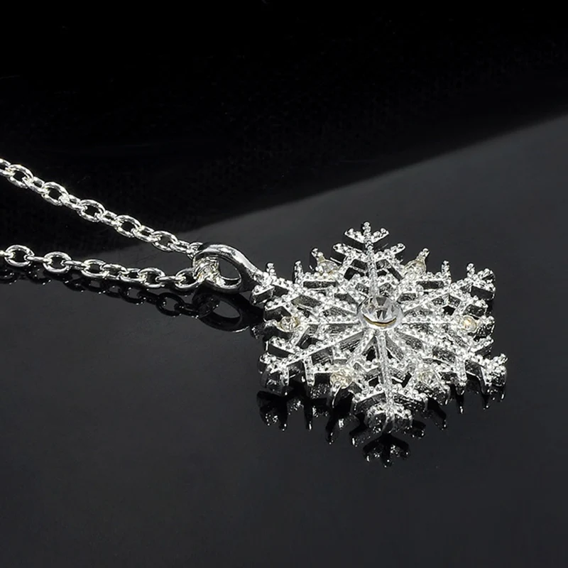 Fashion Snowflake Shiny Rhinestone Pendant Chain Necklace Christmas Gift
Fashion Snowflake Shiny Rhinestone Pendant Chain Necklace Christmas Gift
