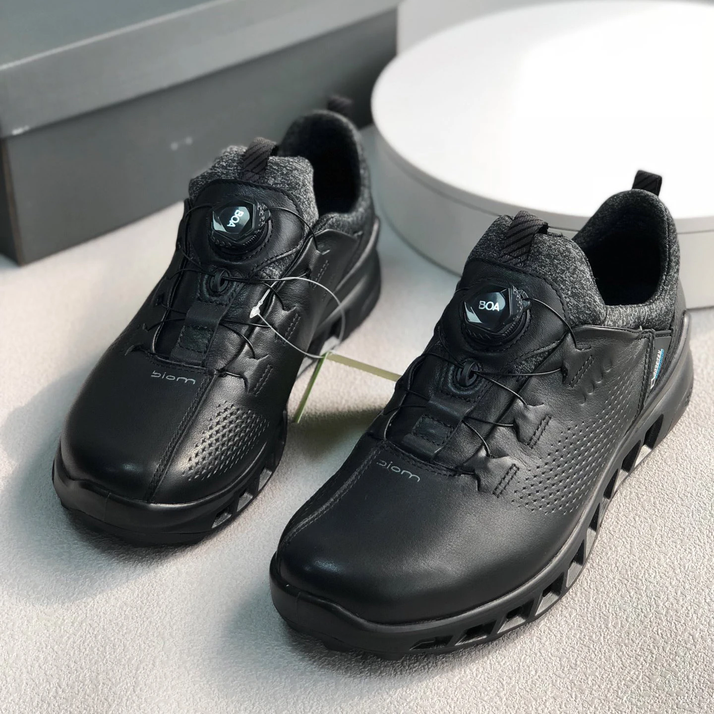 Brand Genuine Leather Golf Shoes for Men Quick Lacing Golf Tour Shoes Male Athletics Sport Shoes Black White Golfer Golfing Walk
Brand Genuine Leather Golf Shoes for Men Quick Lacing Golf Tour Shoes Male Athletics Sport Shoes Black White Golfer Golfing Walk