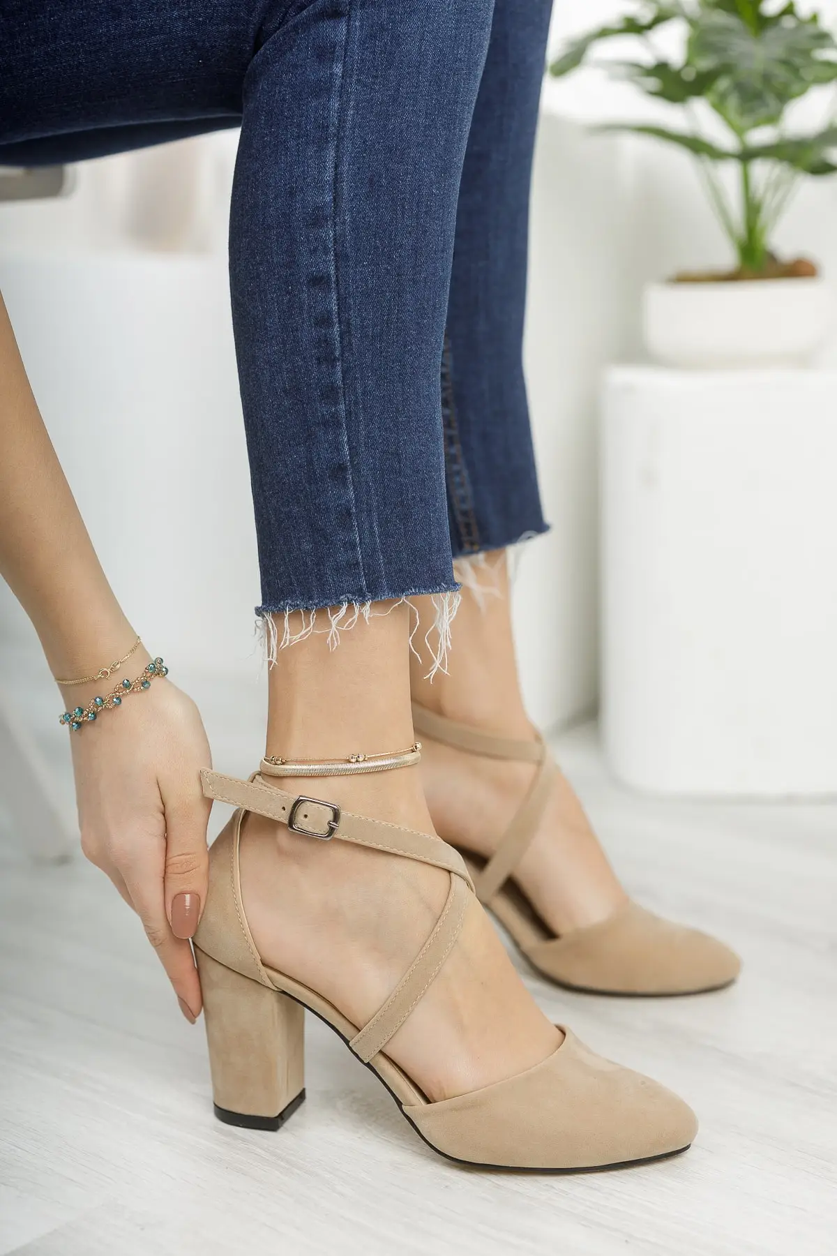 2021 Ladies Pumps IVORY CM Heels Crossband Bandyard's Shoes New Fashion Stylish Lady Party Women Pumps Shoes
2021 Ladies Pumps IVORY CM Heels Crossband Bandyard's Shoes New Fashion Stylish Lady Party Women Pumps Shoes