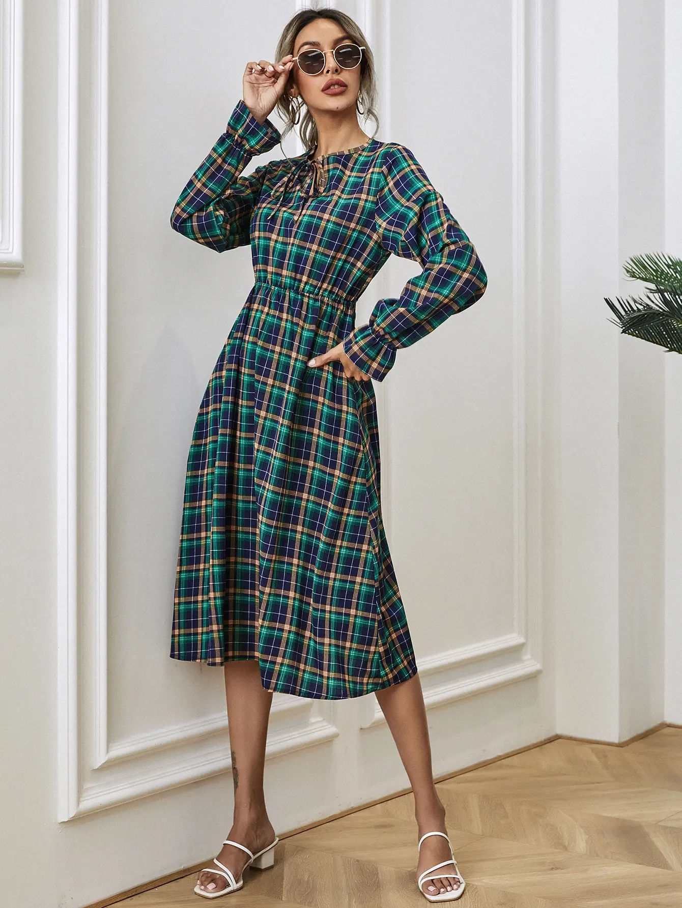 Summer New Elegant Green Plaid Dress Female Casual Trumpet Long Sleeve Fashion V-Neck Knitted Dress 2021 Street Style
Summer New Elegant Green Plaid Dress Female Casual Trumpet Long Sleeve Fashion V-Neck Knitted Dress 2021 Street Style