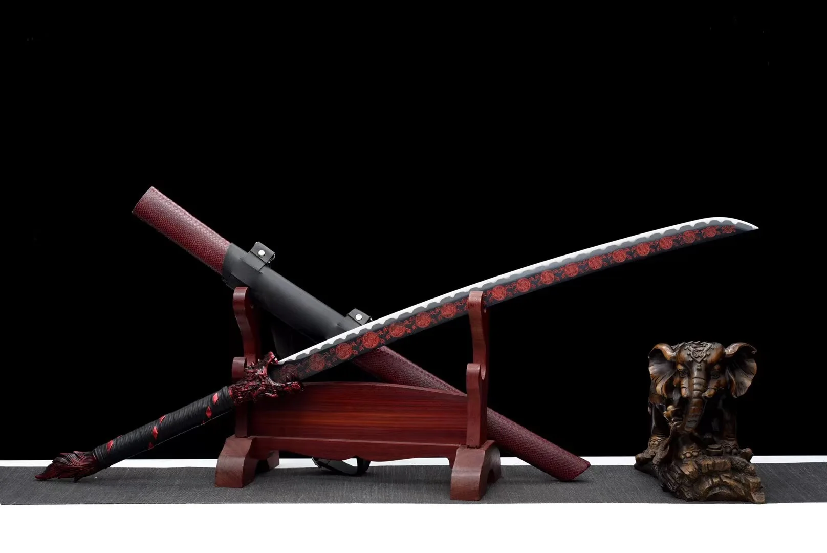 Hand Forged Steel Japanese Katana Samurai Red wolf Pattern Battle Ready Full Tang Broadsword Knives and Swords Weapon Home Craft 
Hand Forged Steel Japanese Katana Samurai Red wolf Pattern Battle Ready Full Tang Broadsword Knives and Swords Weapon Home Craft