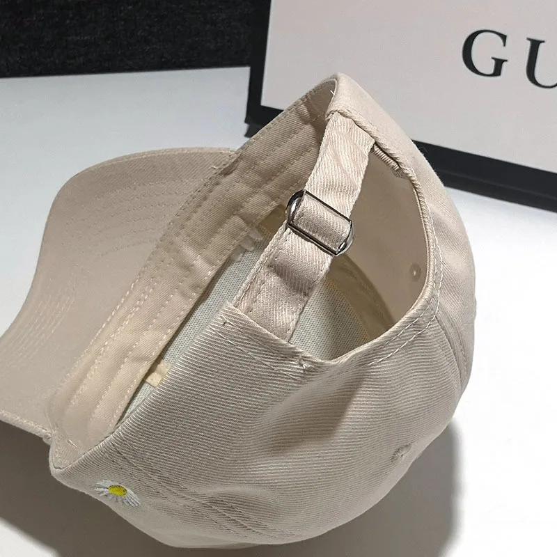 Fashion women's cap new style small daisy sun hat star GD same style ins women's net red flower baseball cap
Fashion women's cap new style small daisy sun hat star GD same style ins women's net red flower baseball cap