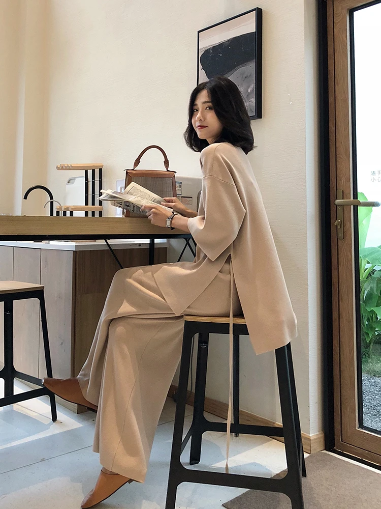 Knitting Female Sweater Pantsuit For Women Two Piece Set Pullover V-Neck Long Sleeve Bandage Top Wide Leg Pants Suit MY561
Knitting Female Sweater Pantsuit For Women Two Piece Set Pullover V-Neck Long Sleeve Bandage Top Wide Leg Pants Suit MY561