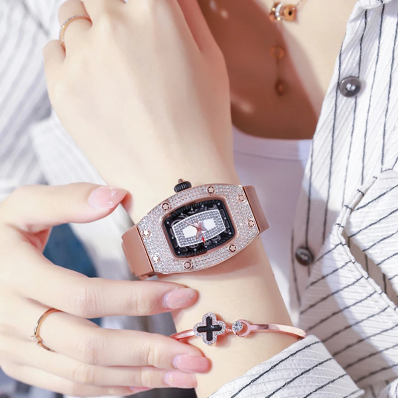 2021 new famous brand ladies diamond luxury wine barrel watch silicone ghost skull watch skull sports quartz hollow watch
2021 new famous brand ladies diamond luxury wine barrel watch silicone ghost skull watch skull sports quartz hollow watch
