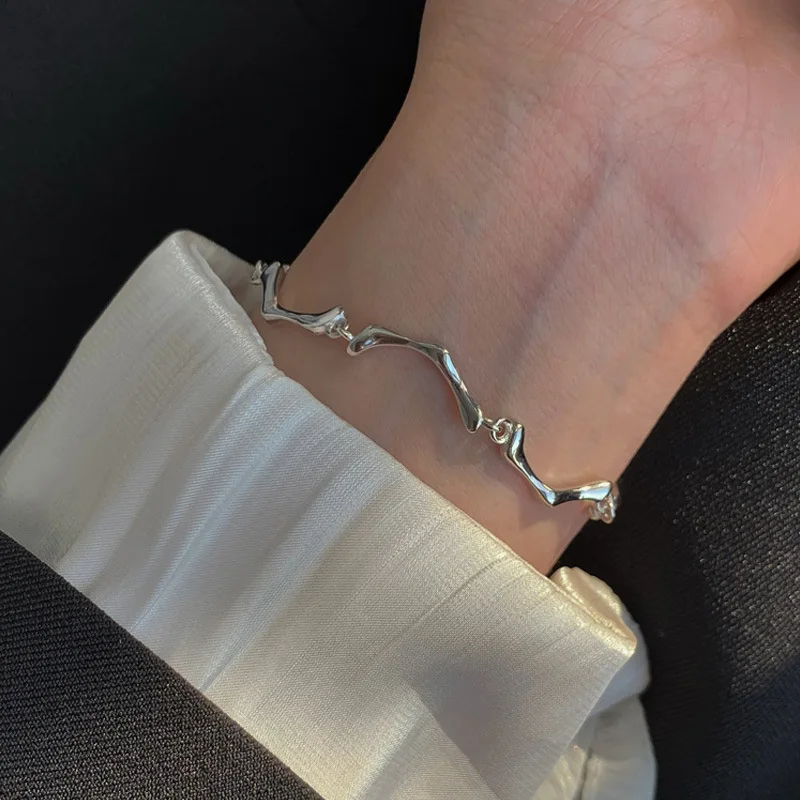 VENTFILLE 925 Sterling Silver Bone Bracelet For Women Retro Personality Hip Hop Party Jewelry Accessories 2021 New Trendy
VENTFILLE 925 Sterling Silver Bone Bracelet For Women Retro Personality Hip Hop Party Jewelry Accessories 2021 New Trendy