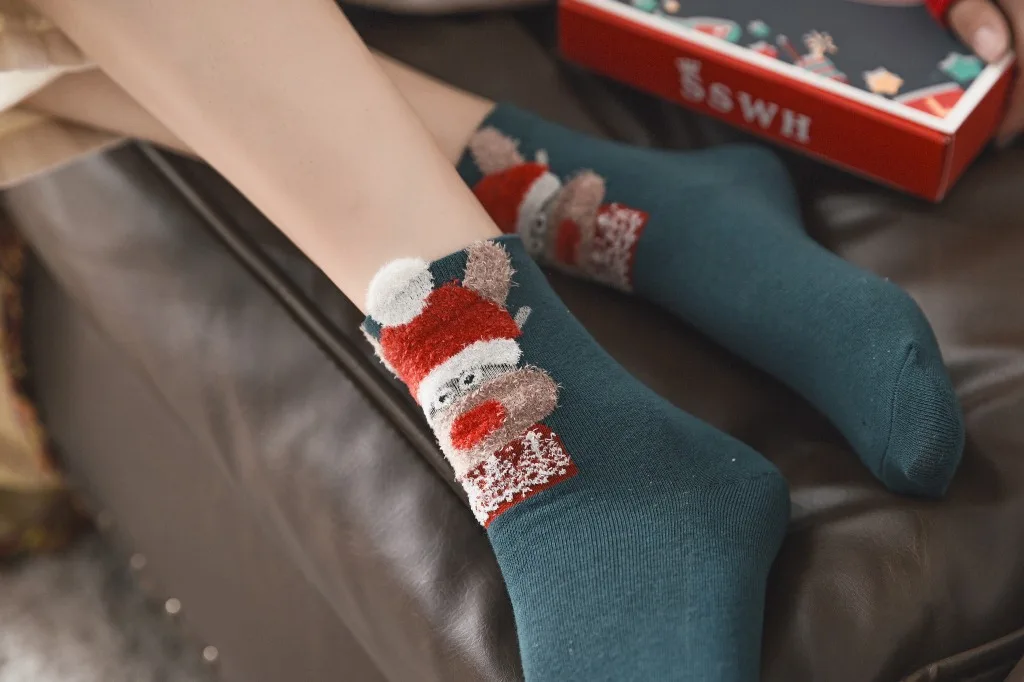 Autumn winter cartoon stereo Christmas stereo cute four pairs of gift box cotton socks
Autumn winter cartoon stereo Christmas stereo cute four pairs of gift box cotton socks