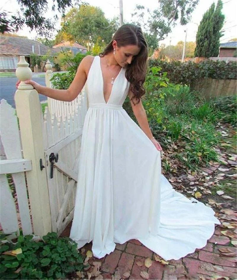 2020 Elegant Wedding Dresses Deep V Neck Sweep Train Simple Country Style Garden V Neck Custom Made Bridal Gowns
2020 Elegant Wedding Dresses Deep V Neck Sweep Train Simple Country Style Garden V Neck Custom Made Bridal Gowns