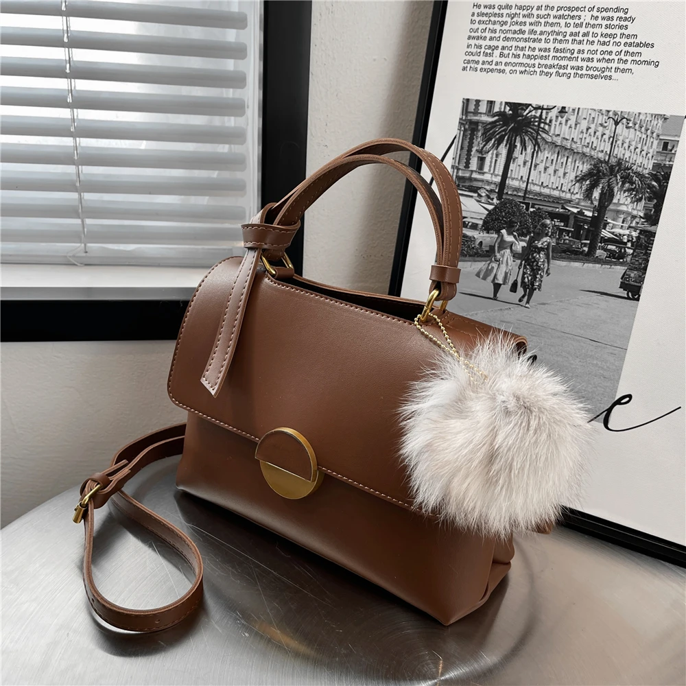 Vintage Pompon Small Short Handle Tote Handbags For Women Brand Designer Round Lock Flap Roomy Ladies Shoulder Crossbody Bags
Vintage Pompon Small Short Handle Tote Handbags For Women Brand Designer Round Lock Flap Roomy Ladies Shoulder Crossbody Bags