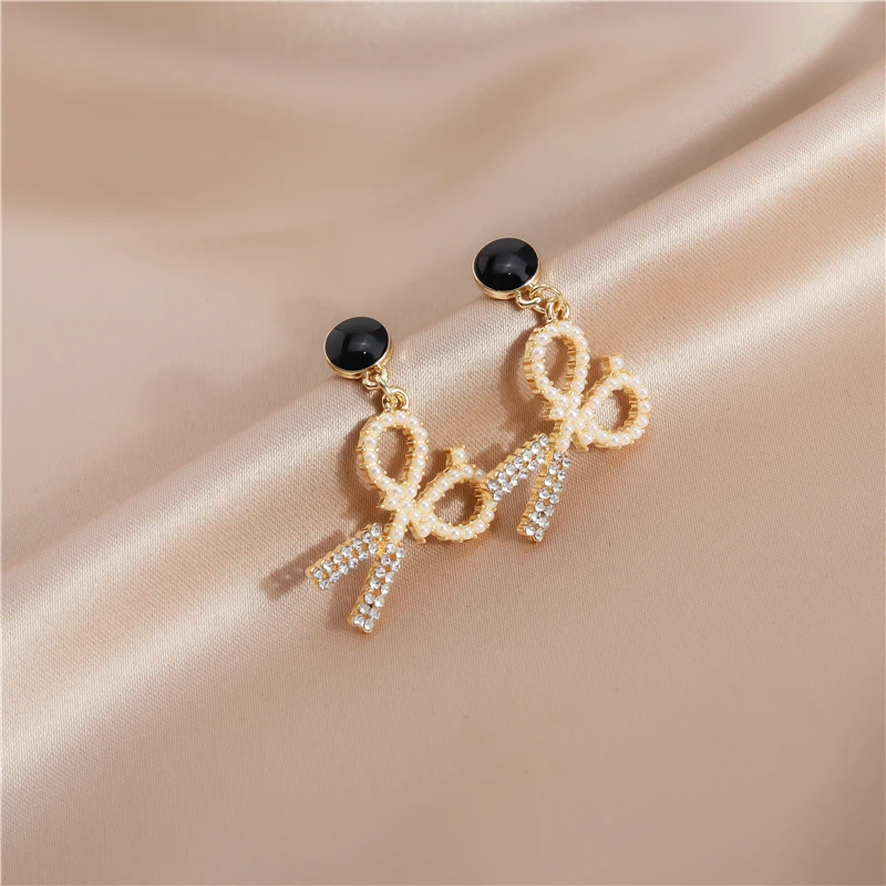 Elegant Crystal Scissors Drop Earrings For Women Cute Imitation Pearl Stud Earrings Wedding Party Girls Jewelry Accessories
Elegant Crystal Scissors Drop Earrings For Women Cute Imitation Pearl Stud Earrings Wedding Party Girls Jewelry Accessories