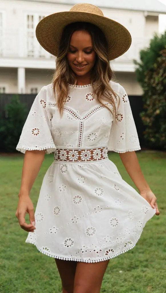 Фото Женское кружевное платье с вышивкой элегантное белое ажурное цветочным узором