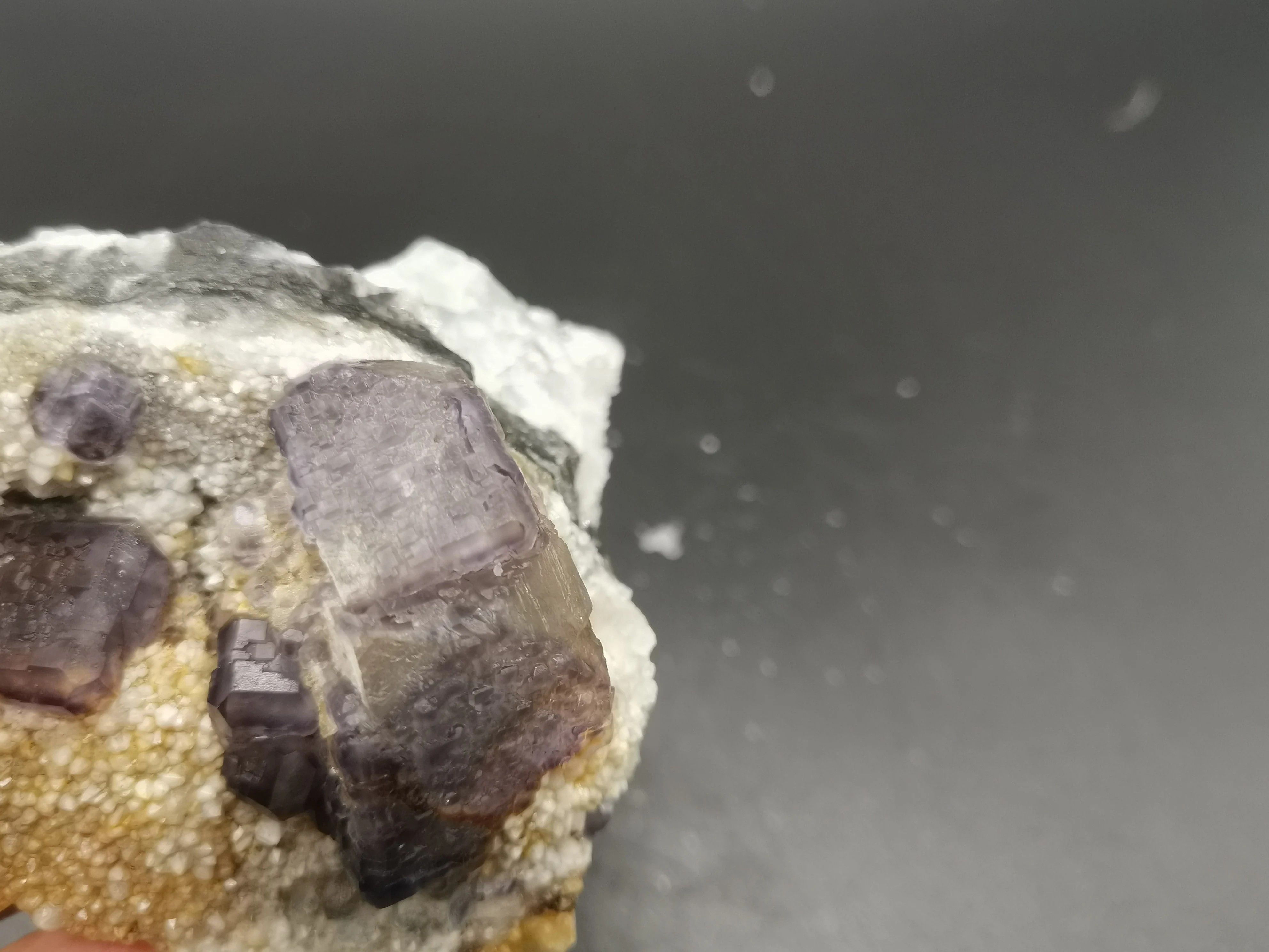 153.2Natural crystal blue green fluorite, mineral crystal specimen original stone
153.2Natural crystal blue green fluorite, mineral crystal specimen original stone