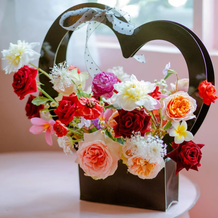 Love Flowers Basket Heart-Shaped Hollow Arrangement Box Gift Packaging Boxes Packing Paper Sweet Wedding Decor Boxes
Love Flowers Basket Heart-Shaped Hollow Arrangement Box Gift Packaging Boxes Packing Paper Sweet Wedding Decor Boxes