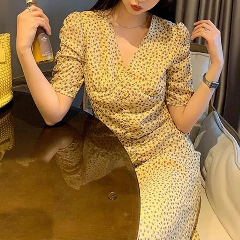 Chiffon Puff Sleeve Midi Dress Women Elegant V-neck Floral Vintage Dress Female Korean One-piece Dress Party Clothes 2021 Summer
Chiffon Puff Sleeve Midi Dress Women Elegant V-neck Floral Vintage Dress Female Korean One-piece Dress Party Clothes 2021 Summer