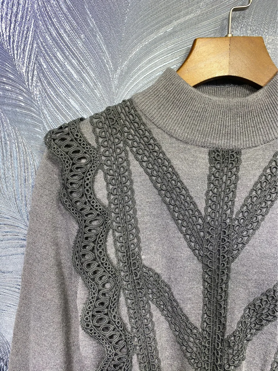 Hoge Kwaliteit Vrouwen Herfst Nieuwe Stijl Lange Mouwen Stand-Up Kraag En Kant-Up Taille Gebreide Jurk
Hoge Kwaliteit Vrouwen Herfst Nieuwe Stijl Lange Mouwen Stand-Up Kraag En Kant-Up Taille Gebreide Jurk