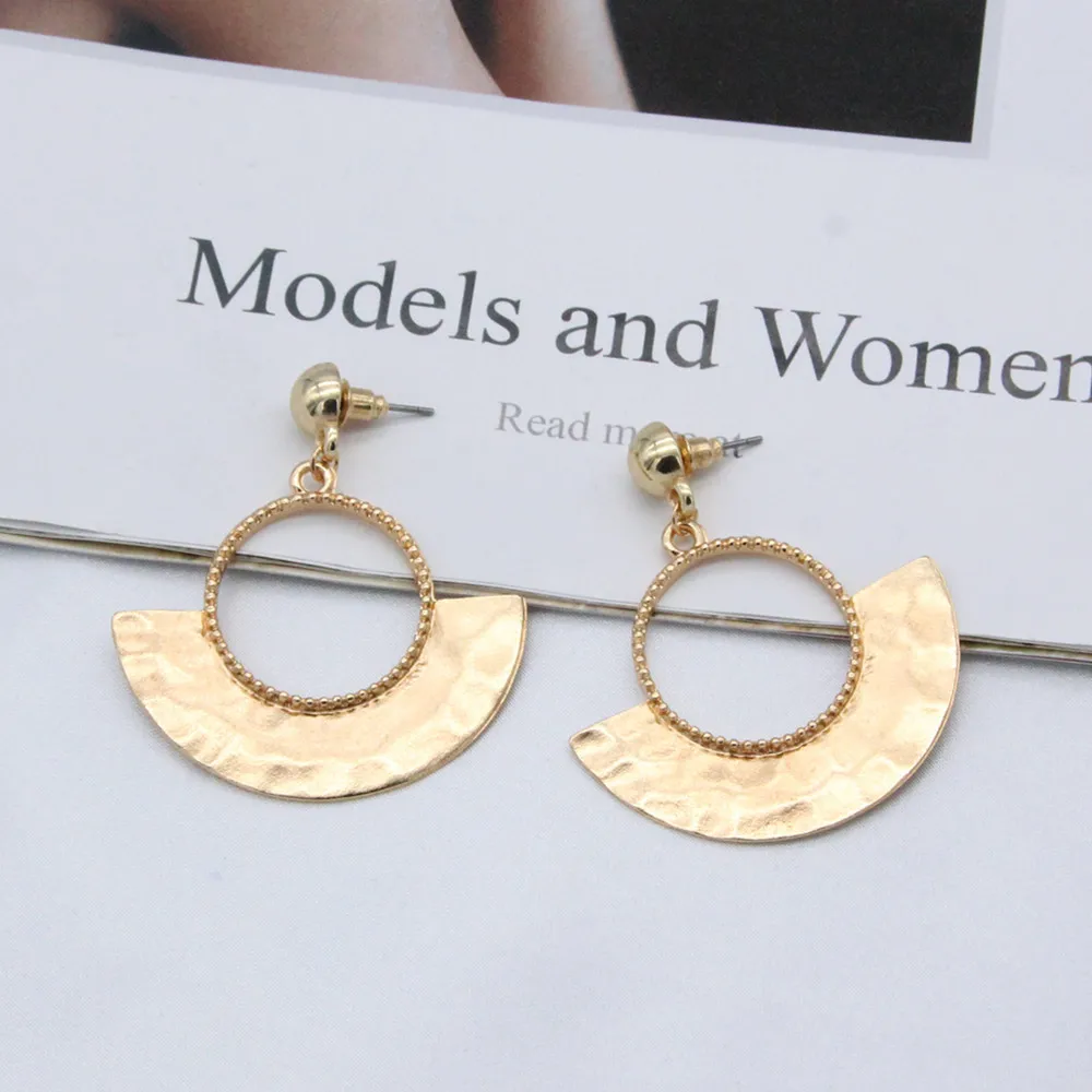 New big circle earrings, personalized geometric fan-shaped temperament, goddess exaggerated earrings, female earrings
New big circle earrings, personalized geometric fan-shaped temperament, goddess exaggerated earrings, female earrings