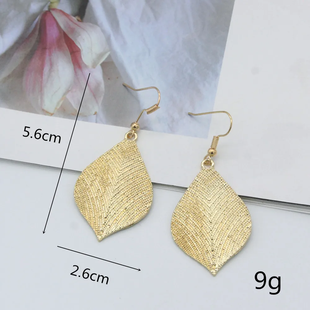 Hot new decorative jewelry gold-plated leaf ear hooks simple retro wild alloy leaf earrings female earrings
Hot new decorative jewelry gold-plated leaf ear hooks simple retro wild alloy leaf earrings female earrings