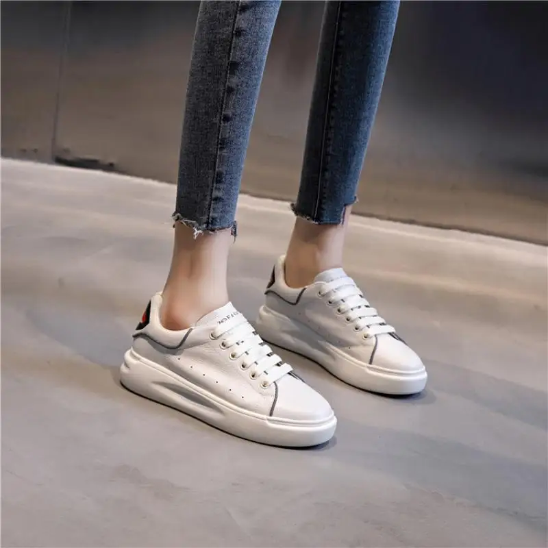 Swonco Genuine Leather Shoes Women White Sneakers Cartoon Print Platform Sneakers for Women Student White Leather Shoes
Swonco Genuine Leather Shoes Women White Sneakers Cartoon Print Platform Sneakers for Women Student White Leather Shoes