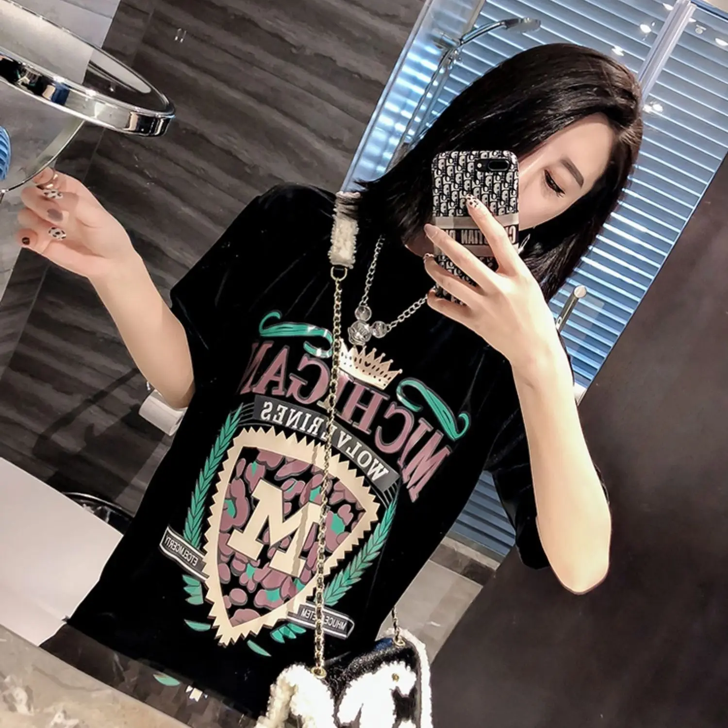 2020 spring and summer new short sleeve T-shirt women's loose letter printing foreign style bottom coat
2020 spring and summer new short sleeve T-shirt women's loose letter printing foreign style bottom coat