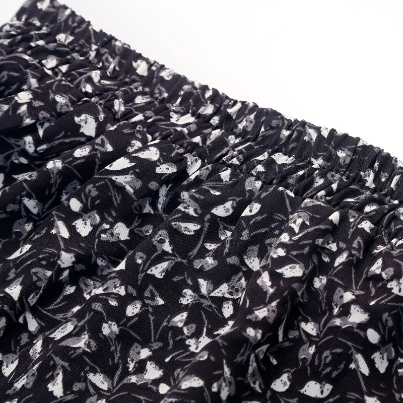 ARTKA 2021 Spring New Women Skirt Fashion High Waist Floral Print Skirts A-Line Elastic Waist Chiffon Long Black Skirts QA28012C
ARTKA 2021 Spring New Women Skirt Fashion High Waist Floral Print Skirts A-Line Elastic Waist Chiffon Long Black Skirts QA28012C