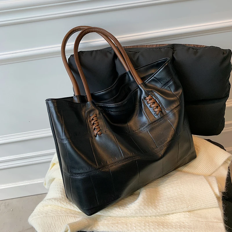 Niche Design Large-capacity Bag 2021 New Female Bag Autumn Retro Shoulder Bag Commuter Bag Casual Tote Bag Width: 37cm
Niche Design Large-capacity Bag 2021 New Female Bag Autumn Retro Shoulder Bag Commuter Bag Casual Tote Bag Width: 37cm