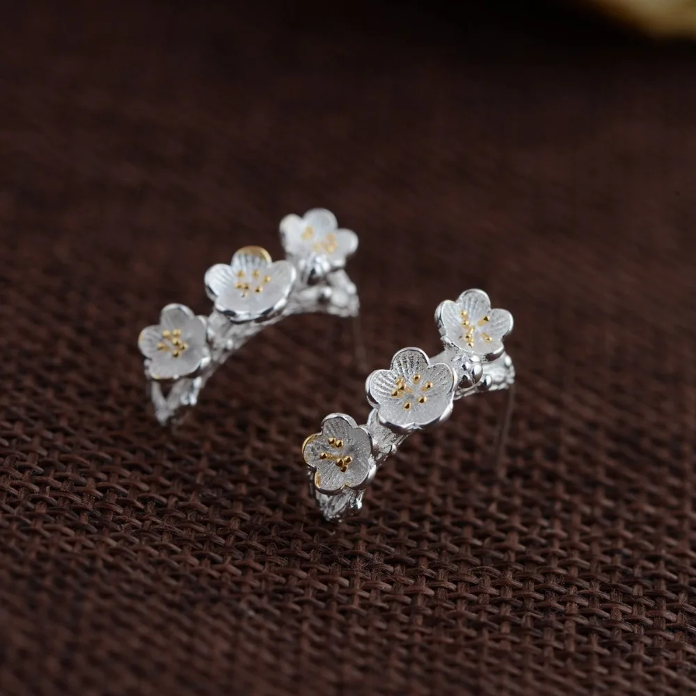 925 Sterling Silver color Plum Flower Stud Earrings For Women Elegant Lady Wedding Engagement Anniversary Fine Jewelry Best Gift
925 Sterling Silver color Plum Flower Stud Earrings For Women Elegant Lady Wedding Engagement Anniversary Fine Jewelry Best Gift