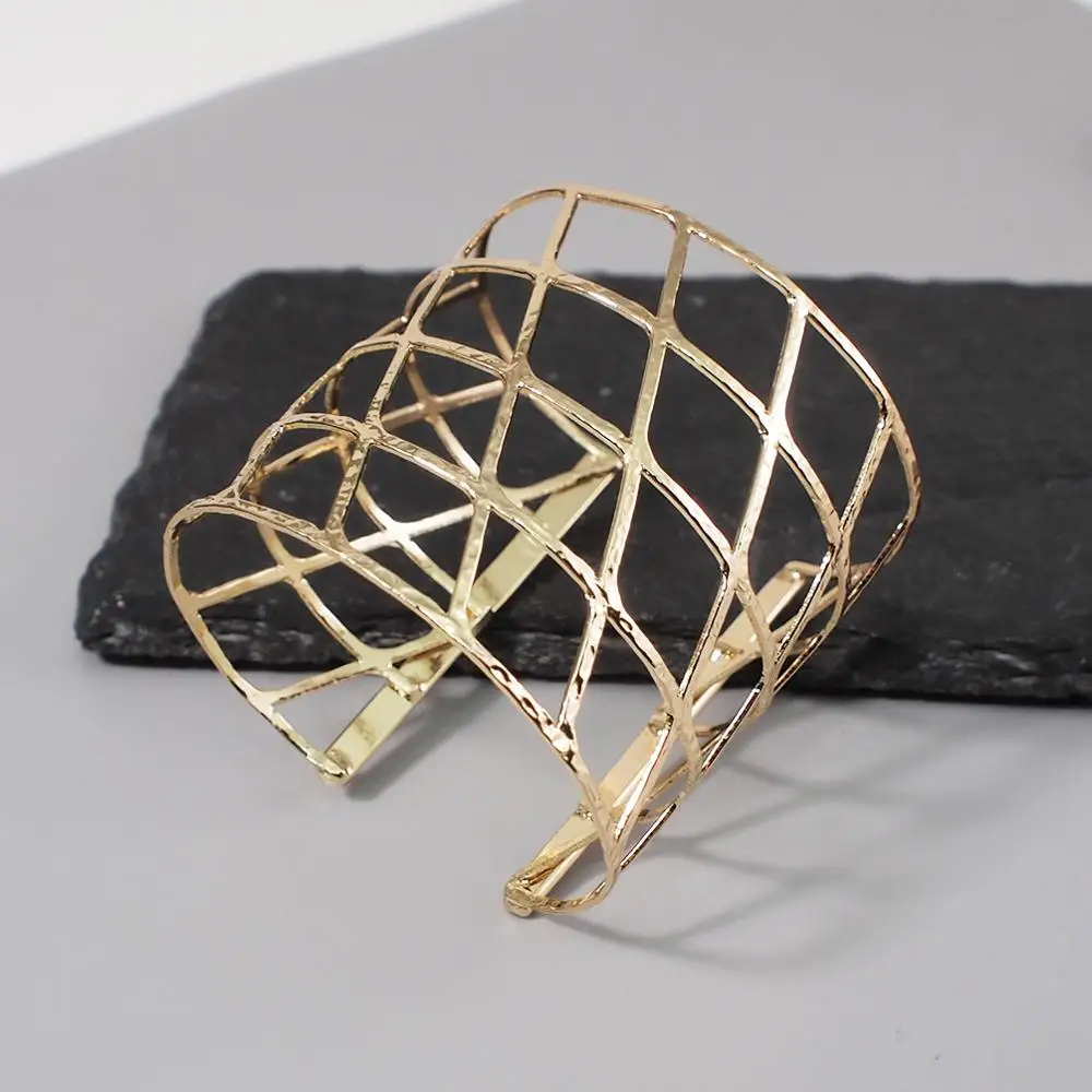 Браслеты из сплава с геометрическим узором для женщин, полые браслеты металлические массивные ювелирные изделия, оптовая продажа, UKMOC
Браслеты из сплава с геометрическим узором для женщин, полые браслеты металлические массивные ювелирные изделия, оптовая продажа, UKMOC