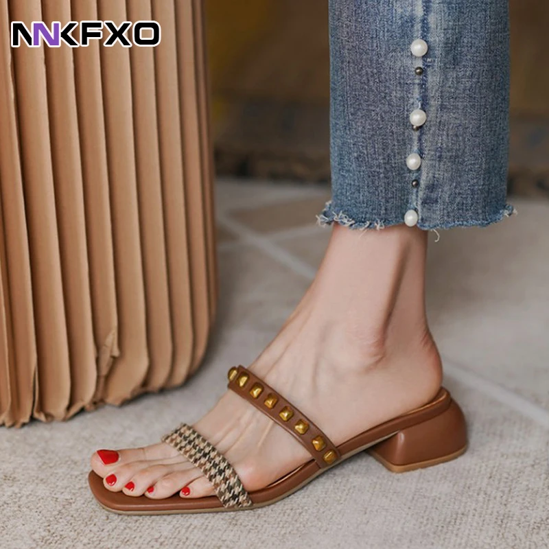 Summer women's retro sandals 2022 fashion designer outdoor leisure fashion riveted slippers shoes for women With low mules
Summer women's retro sandals 2022 fashion designer outdoor leisure fashion riveted slippers shoes for women With low mules