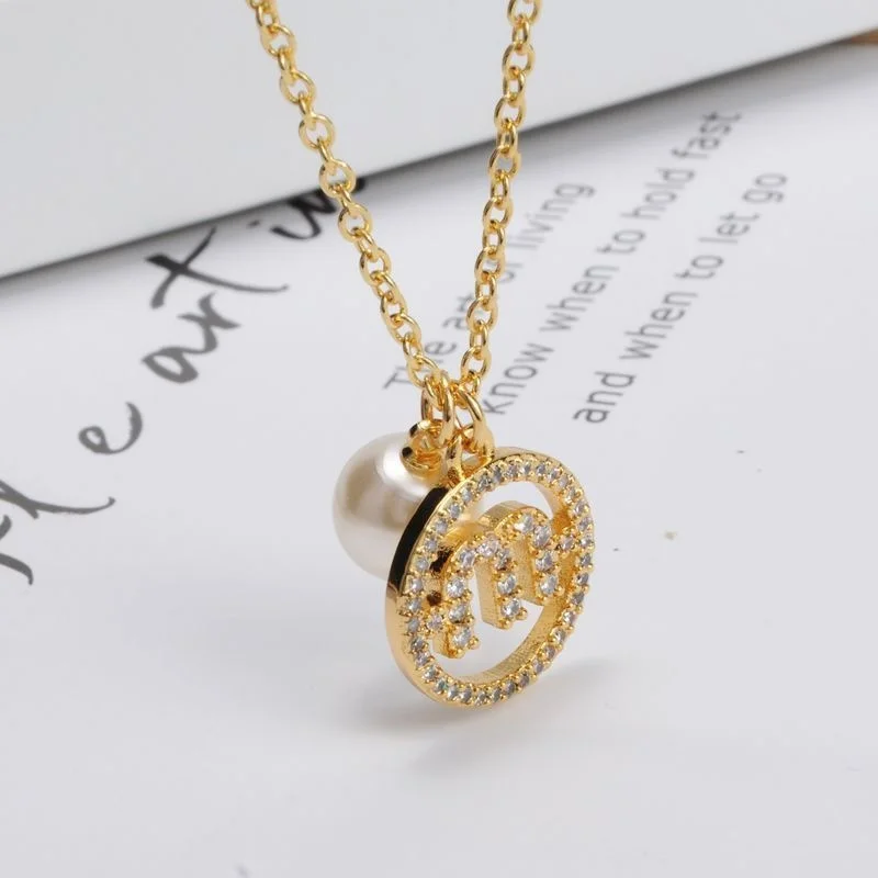 Bling M letter Rhinestone Pearl Pendent Necklace Copper Plated 18K Gold Shinning Zircon Necklace for Women Party Jewelry Gift
Bling M letter Rhinestone Pearl Pendent Necklace Copper Plated 18K Gold Shinning Zircon Necklace for Women Party Jewelry Gift