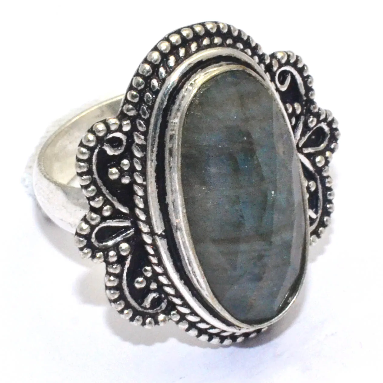 Genuine Labradorite Ring Silver Overlay over Copper, USA Size : 6.5 , R7411
Genuine Labradorite Ring Silver Overlay over Copper, USA Size : 6.5 , R7411