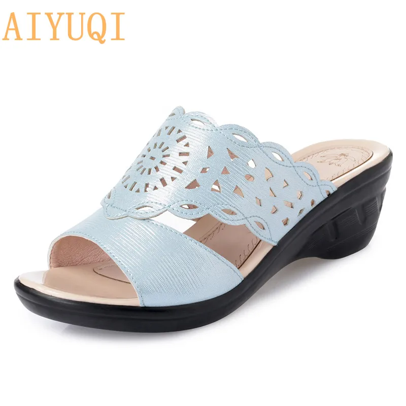 AIYUQI Women Slippers 2022 New Summer Shiny Rhinestone Gold Large Size Women Slippers Outdoor Wedge Comfort Mom Slippers
AIYUQI Women Slippers 2022 New Summer Shiny Rhinestone Gold Large Size Women Slippers Outdoor Wedge Comfort Mom Slippers
