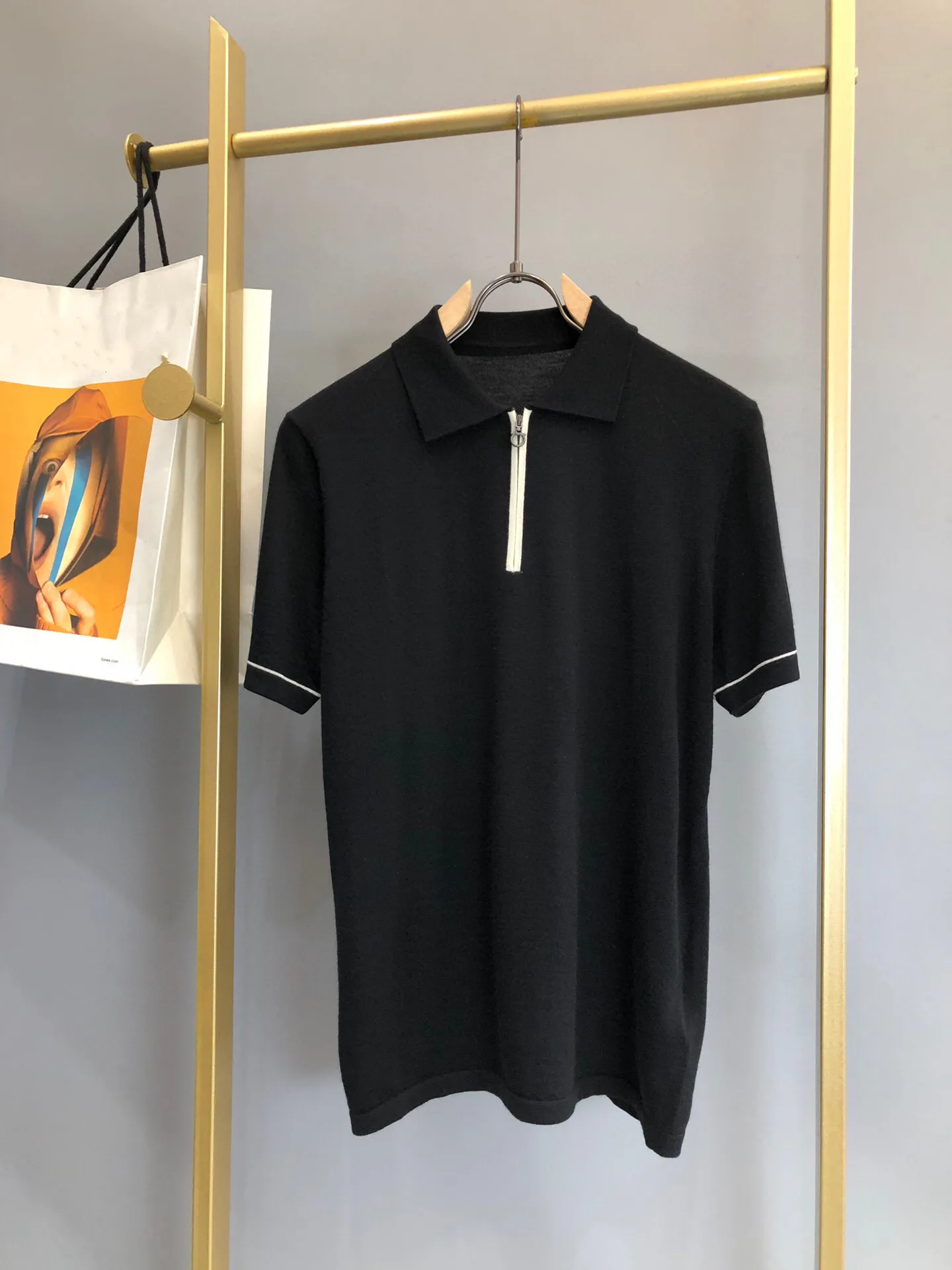 2021 summer new men's zipper Polo Shirt Short Sleeve Paul shirt slim business Lapel T-shirt
2021 summer new men's zipper Polo Shirt Short Sleeve Paul shirt slim business Lapel T-shirt