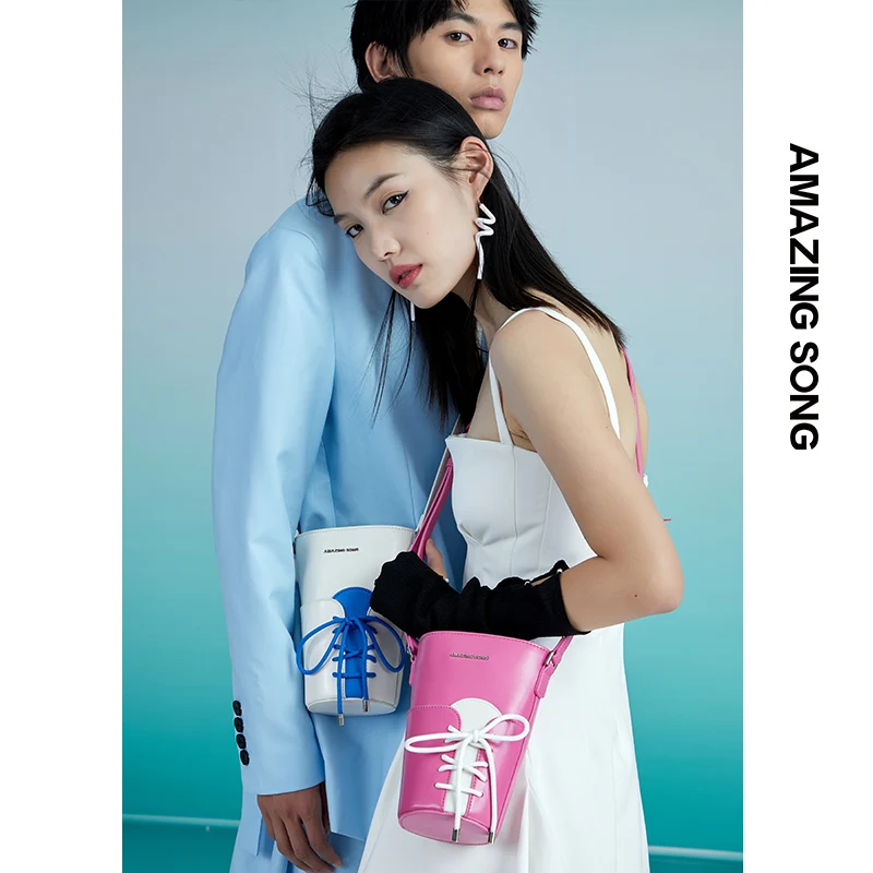 Amazing Song 2021 New Arrival Hasp Bucket Unisex Water Bottle Bag Synthetic Leather Crossbody Bag Fit For Camping pinic Travel
Amazing Song 2021 New Arrival Hasp Bucket Unisex Water Bottle Bag Synthetic Leather Crossbody Bag Fit For Camping pinic Travel