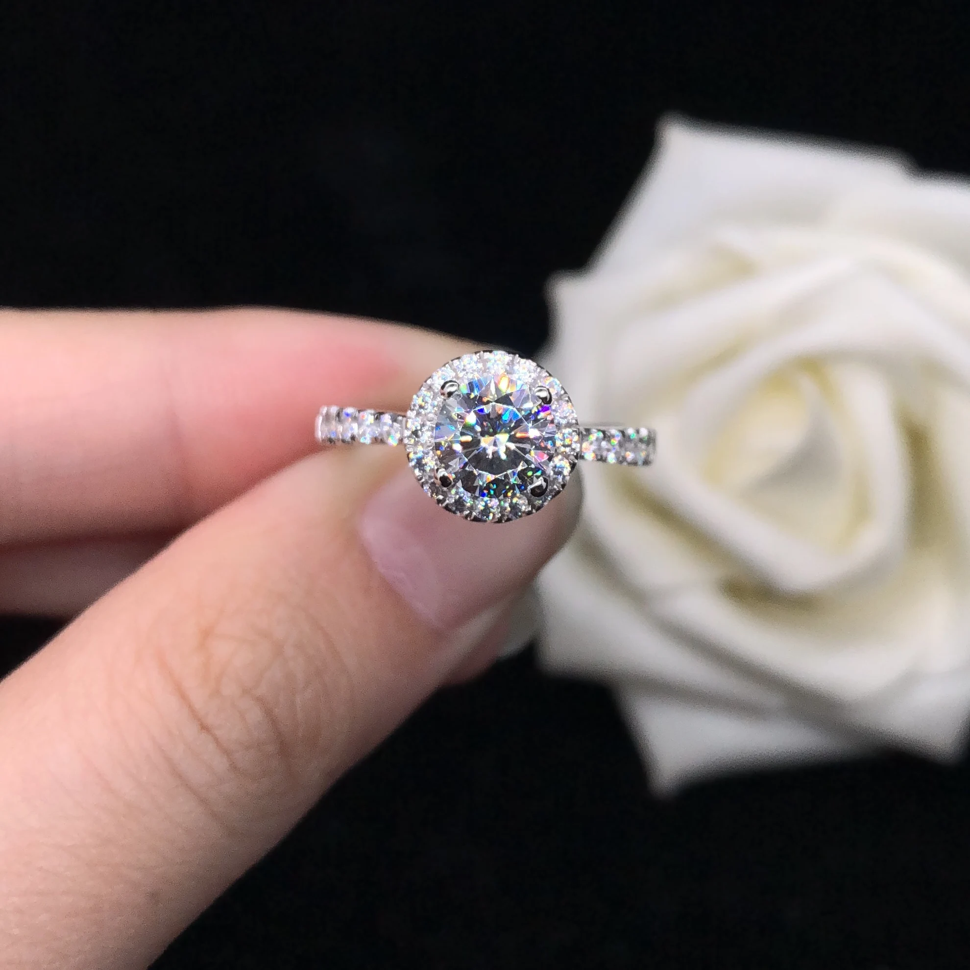 Awesome Female Jewelry Top Quality PT950 2CT 8.0mm VVS1 D Color Moissanite Ring Engagement Platinum 950 Jewelry
Awesome Female Jewelry Top Quality PT950 2CT 8.0mm VVS1 D Color Moissanite Ring Engagement Platinum 950 Jewelry
