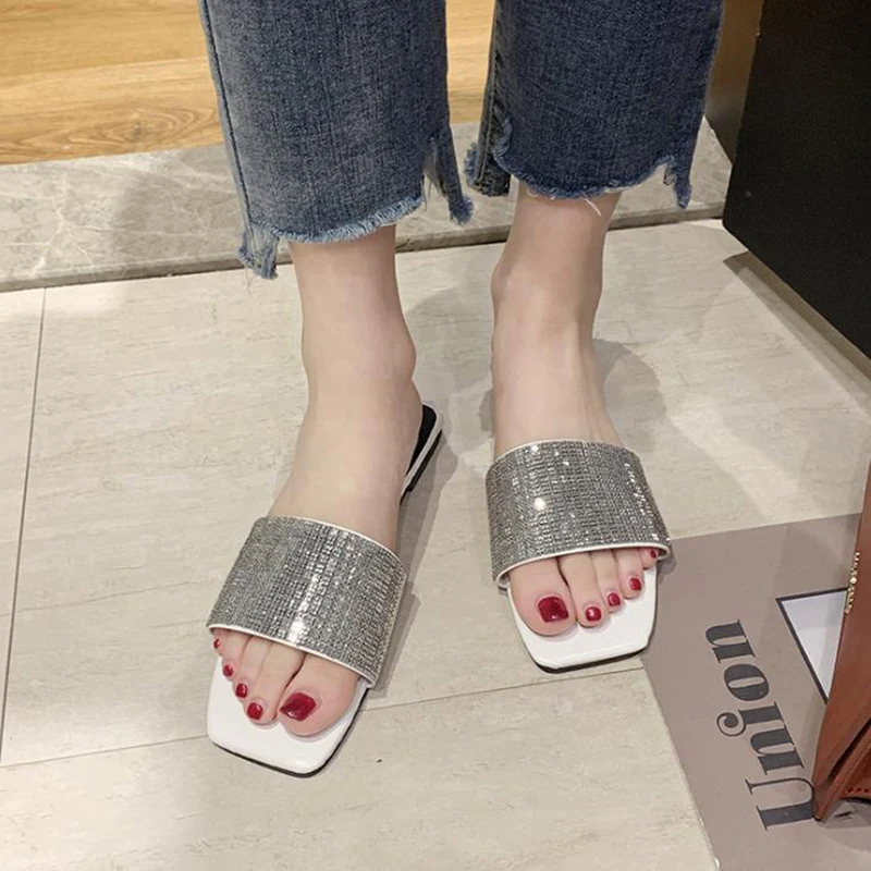Slippers Women Summer 2020 New Flat Sole Square Head Woman Shoes Water Drill Slip Resistant Large Size 35-42 Women Slippers
Slippers Women Summer 2020 New Flat Sole Square Head Woman Shoes Water Drill Slip Resistant Large Size 35-42 Women Slippers
