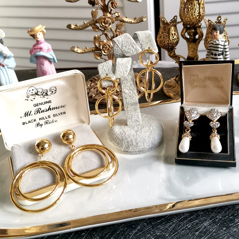 Retro Modern Retro Elegant Hong Kong Style Earrings Versatile Exaggerated Large Ring Earrings Personalized Earrings
Retro Modern Retro Elegant Hong Kong Style Earrings Versatile Exaggerated Large Ring Earrings Personalized Earrings