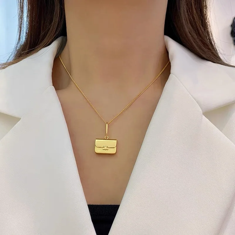 New European and American Fashion Personality Bag Pendant Necklace Female Simple INS Plated 18K Gold Pendant Necklace Party Gift
New European and American Fashion Personality Bag Pendant Necklace Female Simple INS Plated 18K Gold Pendant Necklace Party Gift