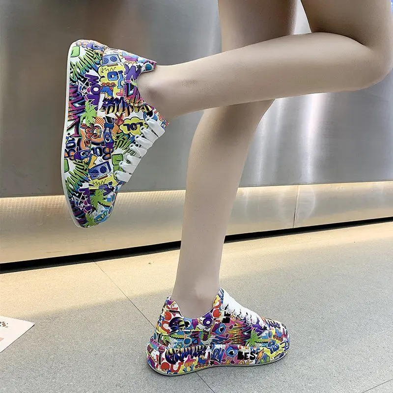 European station thick soled high sneakers women's 2021 fashion versatile hand painted graffiti shoes
European station thick soled high sneakers women's 2021 fashion versatile hand painted graffiti shoes