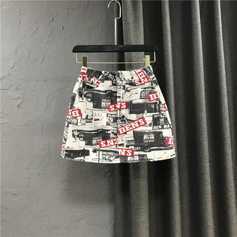 Korean personalized poster letter print A-line short skirt women's 21 new summer high waist slim half length denim skirt
Korean personalized poster letter print A-line short skirt women's 21 new summer high waist slim half length denim skirt