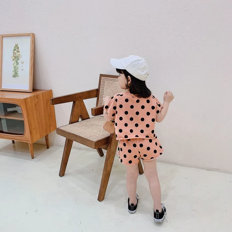Children's suit 2021 children's clothing spring and summer new suit polka dot shorts + short-sleeved two-piece suit
Children's suit 2021 children's clothing spring and summer new suit polka dot shorts + short-sleeved two-piece suit