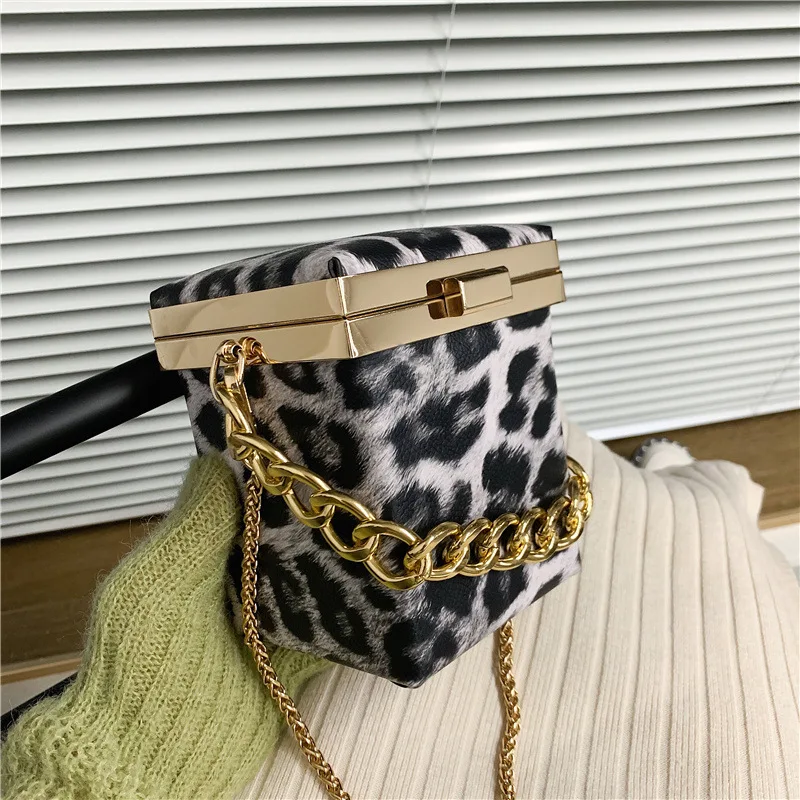 Women's Fashion Cow Pattern Chain Lock Shoulder Handbag Casual Small Square Dating Shopping Travel Mobile Change Messenger Bag
Women's Fashion Cow Pattern Chain Lock Shoulder Handbag Casual Small Square Dating Shopping Travel Mobile Change Messenger Bag