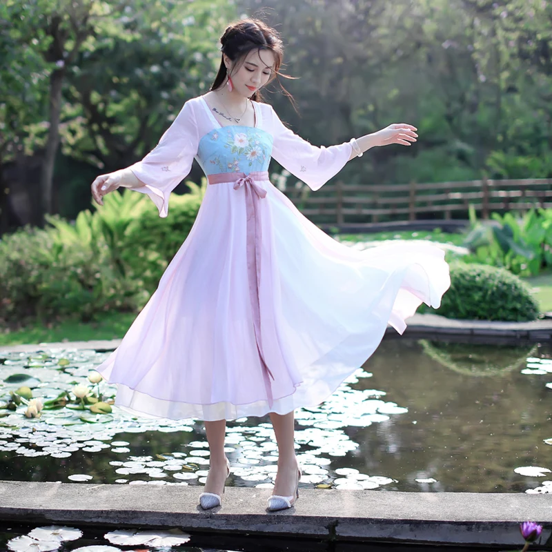 Woman Summer New Hanfu Style Clothing Retro Artistic Embroidery Stitching Collar Bell Sleeve Princess Fan Dress Chinese Women
Woman Summer New Hanfu Style Clothing Retro Artistic Embroidery Stitching Collar Bell Sleeve Princess Fan Dress Chinese Women