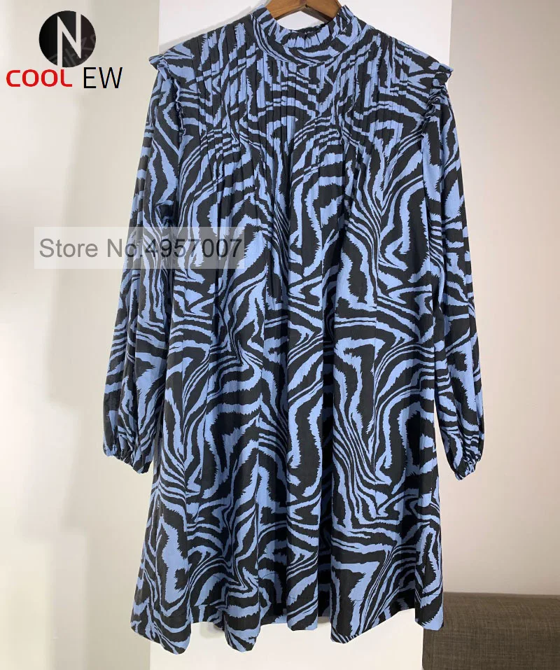 Elfbop Ladies Long Sleeve Stand Collar Blue Printed Short Mini Dress With Pleated Detail
Elfbop Ladies Long Sleeve Stand Collar Blue Printed Short Mini Dress With Pleated Detail