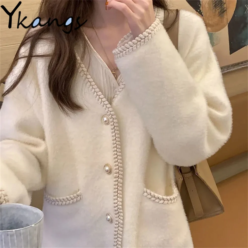 Elegant Faux Mink Velvet Women'S Jacket White Loose Casual Cardigan Autumn Winter 2021 Trend Female Short Thickened Knitted Coat
Elegant Faux Mink Velvet Women'S Jacket White Loose Casual Cardigan Autumn Winter 2021 Trend Female Short Thickened Knitted Coat