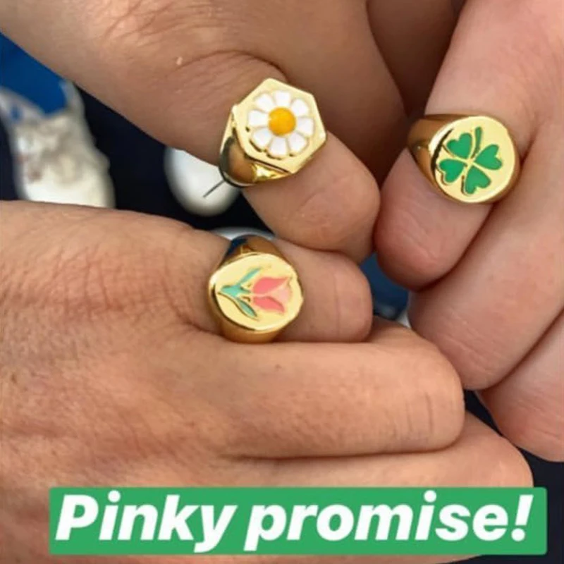 2021 New Trendy Enamel Daisy Leaf Flower Heart Rings For Women Vintage Gold Plated Ring Fashion Jewelry Daily Wear Party Gift
2021 New Trendy Enamel Daisy Leaf Flower Heart Rings For Women Vintage Gold Plated Ring Fashion Jewelry Daily Wear Party Gift