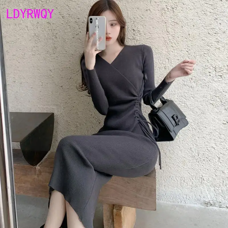 2021V-neck cross lace sweater dress autumn and winter new style temperament fashion mid-length knitted dress
2021V-neck cross lace sweater dress autumn and winter new style temperament fashion mid-length knitted dress