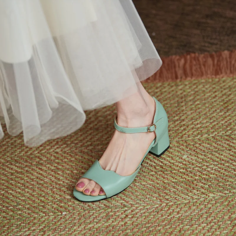 New Women's Shoes Fashion Casual Buckle Strap Square Heel Sandals Med Heel Shoes Female Sexy Party Sandals Plus size 31-43
New Women's Shoes Fashion Casual Buckle Strap Square Heel Sandals Med Heel Shoes Female Sexy Party Sandals Plus size 31-43