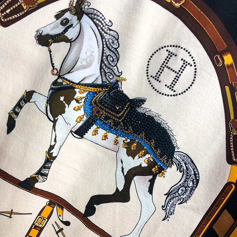 Europe station 2021 men's fashion horse print letter hot diamond summer versatile short sleeve shorts two piece suit
Europe station 2021 men's fashion horse print letter hot diamond summer versatile short sleeve shorts two piece suit