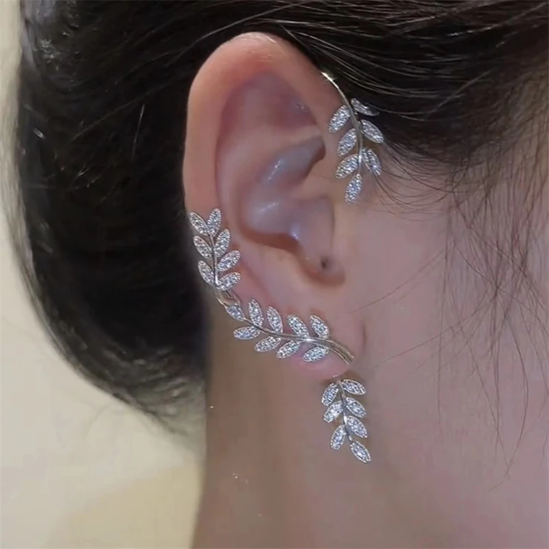 Korean Fashion Leaf Shape Inlaid Shiny Rhinestone Ear Clip Personality Exquisite Simple Ladies Jewelry Holiday Gift
Korean Fashion Leaf Shape Inlaid Shiny Rhinestone Ear Clip Personality Exquisite Simple Ladies Jewelry Holiday Gift
